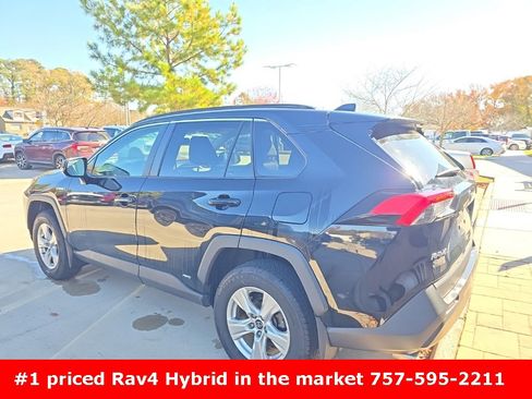 Used 2020 Toyota RAV4 XLE w/ All Weather Liner Package image 7
