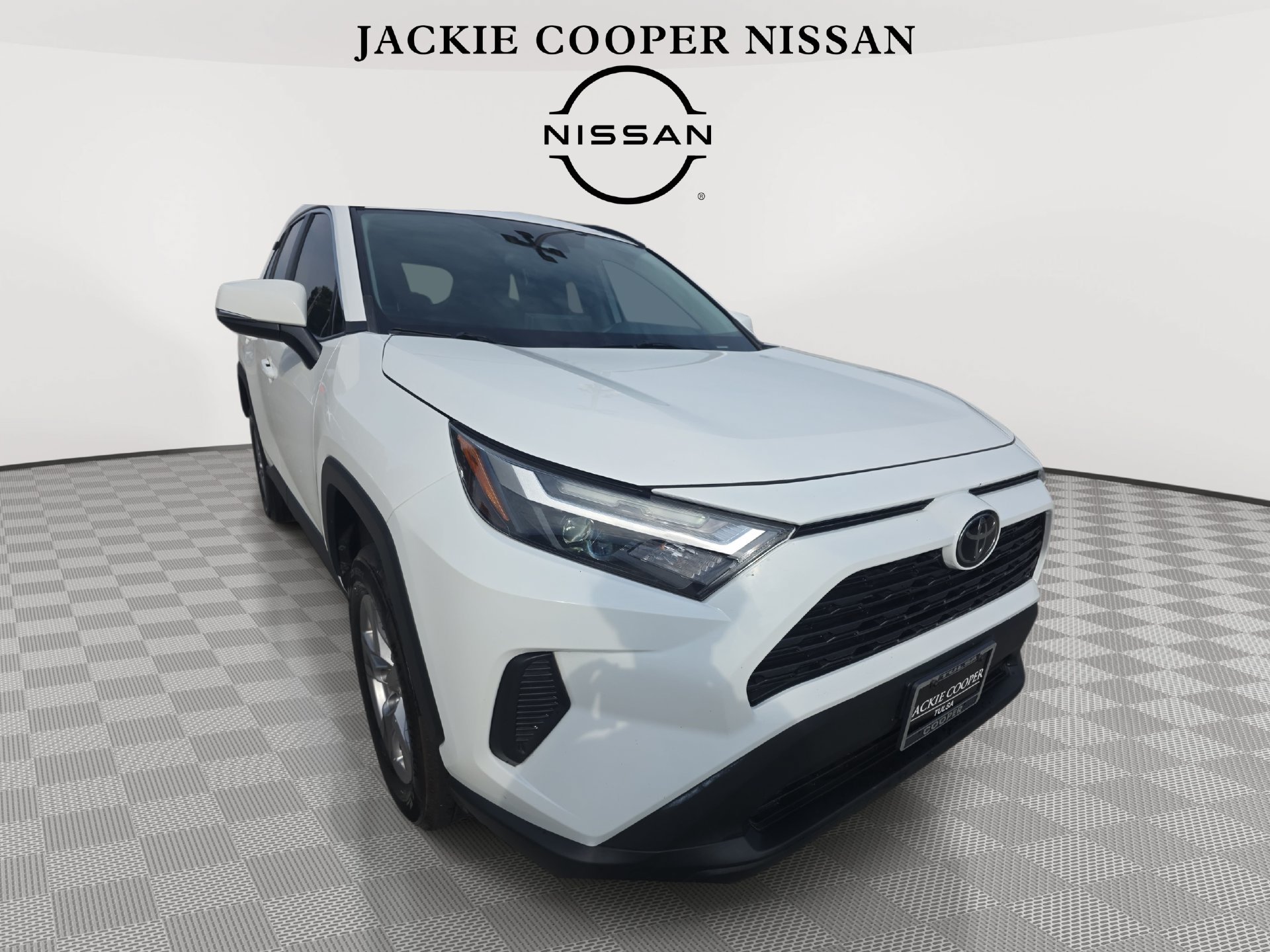 Used 2023 Toyota RAV4 XLE w/ Convenience Package FWD image 3