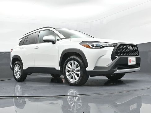 Certified 2022 Toyota Corolla Cross LE image 30