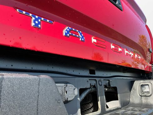 Used 2023 Toyota Tacoma SR AWD/4WD image 19