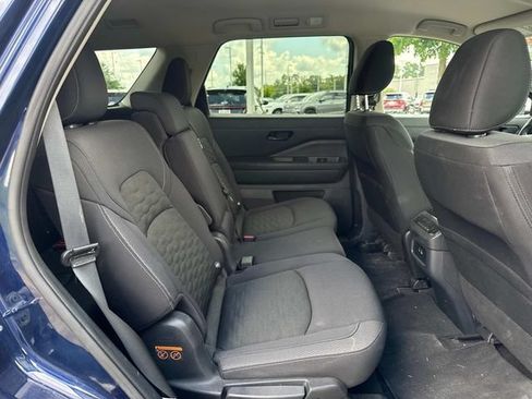 Used 2025 Nissan Pathfinder SV FWD image 14