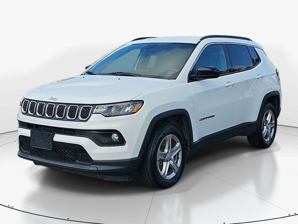 Used 2024 Jeep Compass Latitude AWD/4WD image 11