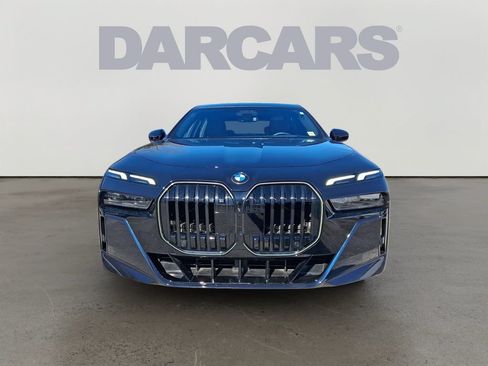 Used 2025 BMW 760i xDrive w/ Executive Package AWD/4WD image 2