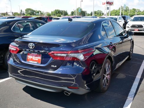 Used 2021 Toyota Camry XLE FWD image 4