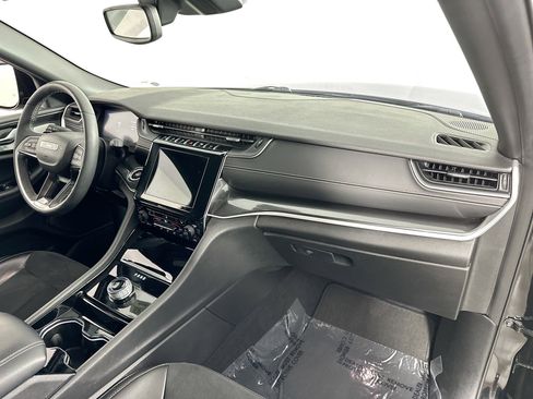 Used 2023 Jeep Grand Cherokee L Laredo image 29