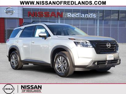 New 2025 Nissan Pathfinder SV w/ Black Appearance Package