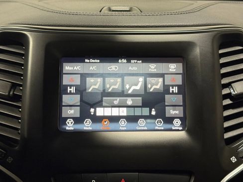 Used 2019 Jeep Cherokee Latitude Plus w/ Comfort/Convenience Group image 36