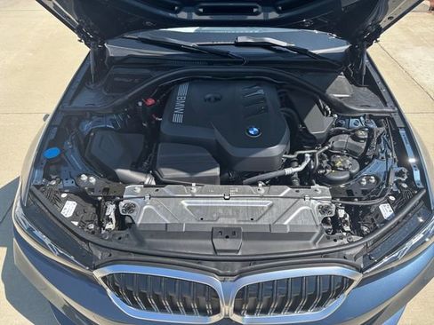 Used 2025 BMW 330i xDrive Sedan w/ Premium Package image 37
