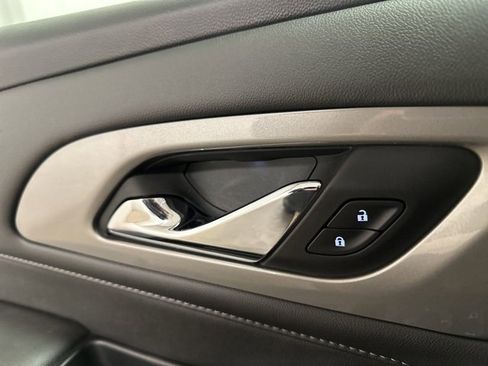 Used 2023 Chevrolet Traverse LT image 10