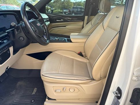 Used 2022 Cadillac Escalade Premium Luxury AWD/4WD image 8