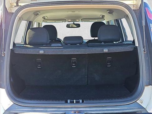 Used 2016 Kia Soul + image 5