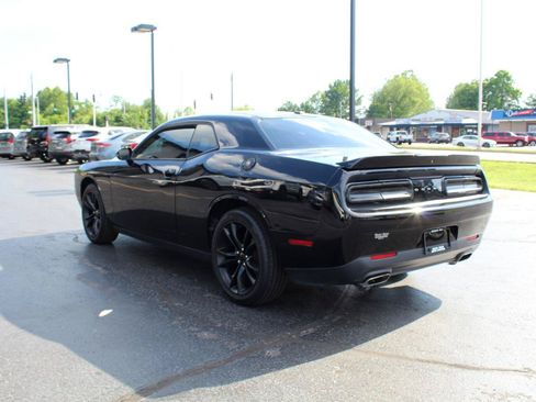 Used 2019 Dodge Challenger SXT RWD image 7