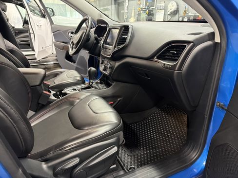 Used 2020 Jeep Cherokee Trailhawk w/ Comfort & Convenience Group image 22