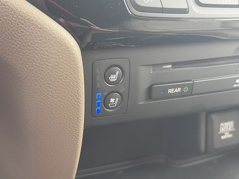 Used 2017 Honda Pilot Elite image 36