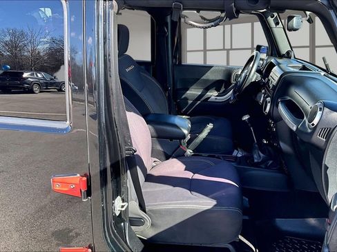 Used 2013 Jeep Wrangler Unlimited Sahara w/ Dual Top Group image 8