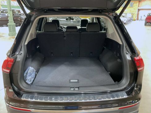 Used 2024 Volkswagen Tiguan SE AWD/4WD image 21