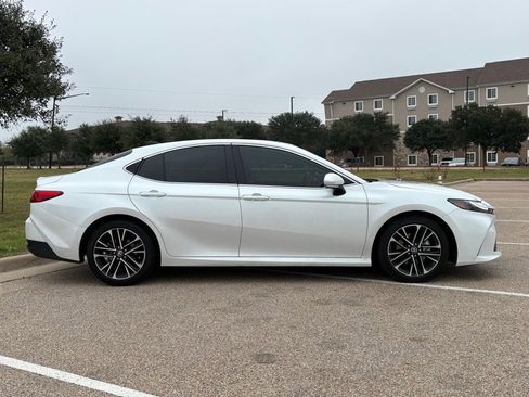 Used 2025 Toyota Camry XLE image 4