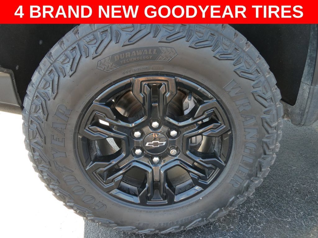 Used 2022 Chevrolet Silverado 1500 ZR2 w/ Technology Package AWD/4WD image 4