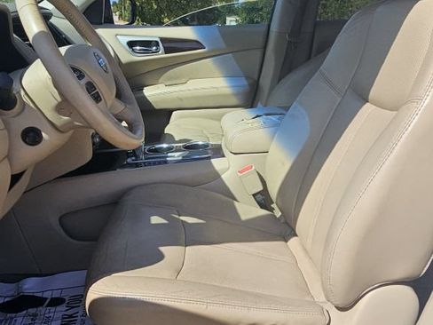 Used 2013 Nissan Pathfinder Platinum FWD image 6