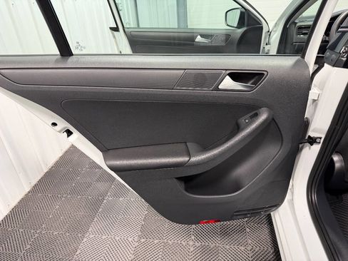 Used 2015 Volkswagen Jetta S image 19