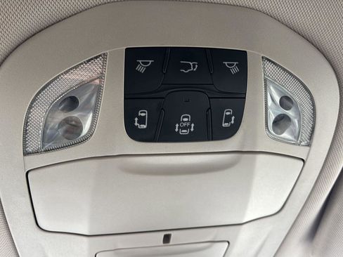 Used 2024 Chrysler Pacifica Touring-L FWD image 40