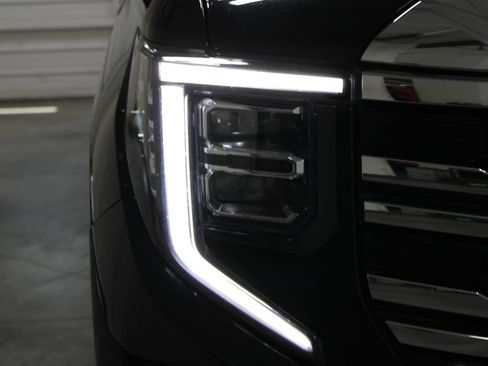 Used 2022 GMC Sierra 1500 SLT w/ SLT Convenience Package AWD/4WD image 16