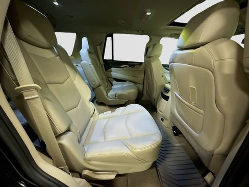 Used 2020 Cadillac Escalade Luxury image 35