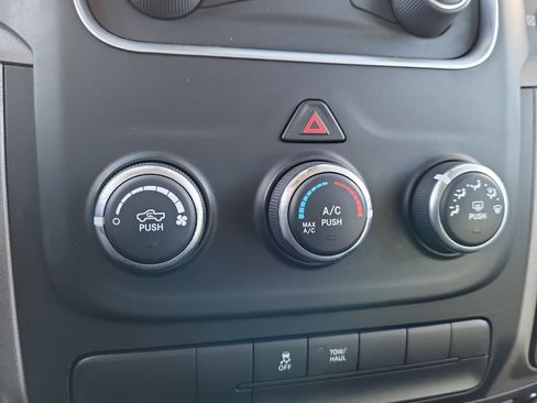 Used 2015 RAM 1500 Express image 26