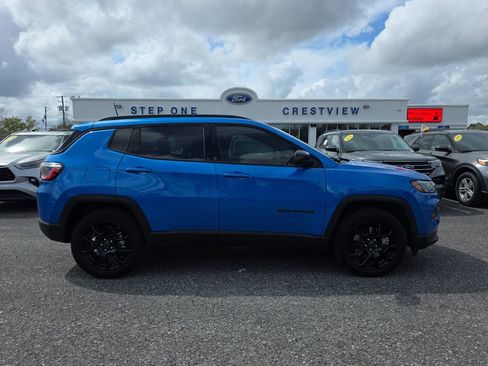 Used 2026 Jeep Compass Latitude image 4