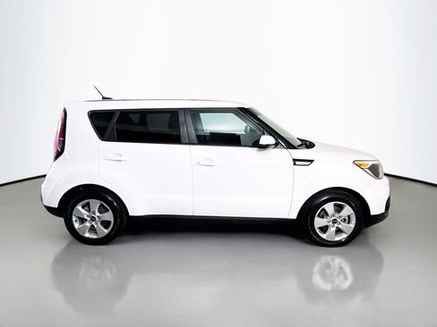 Used 2018 Kia Soul image 11