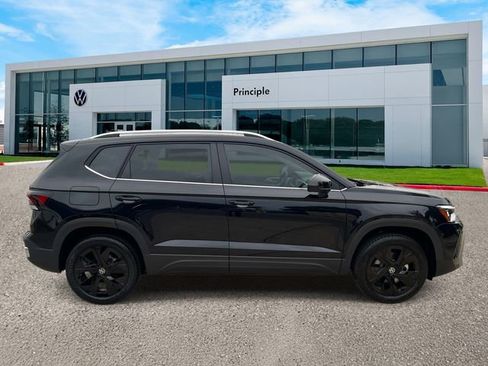 New 2026 Volkswagen Taos SE FWD image 4