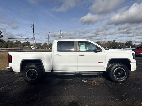 Used 2017 GMC Sierra 1500 SLT w/ All Terrain X Package image 8
