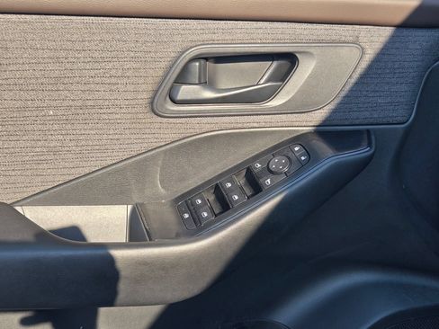Used 2023 Nissan Rogue S FWD image 21