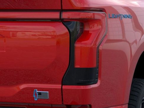 Used 2022 Ford F150 Lightning Platinum image 21