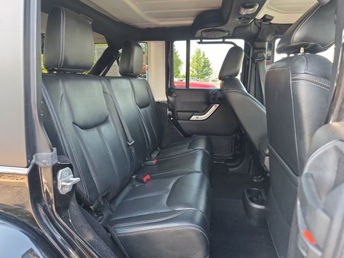 Used 2014 Jeep Wrangler Unlimited Sahara w/ Dual Top Group AWD/4WD image 29