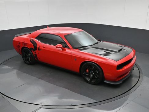 Used 2018 Dodge Challenger SRT Hellcat RWD image 57