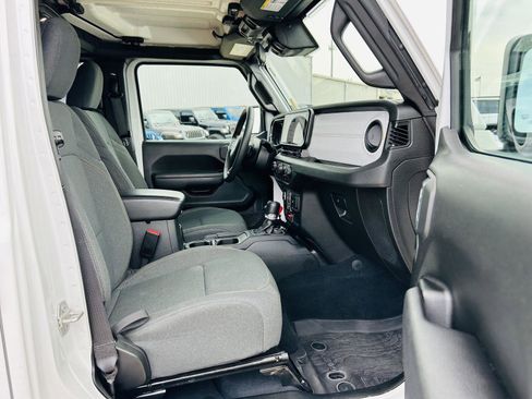 Used 2024 Jeep Wrangler Willys image 28