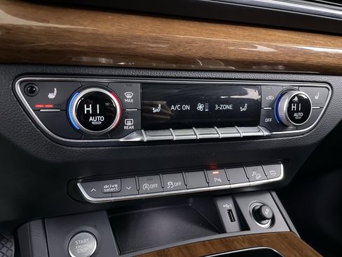 Used 2025 Audi Q5 2.0T Premium w/ Convenience Plus Package image 17