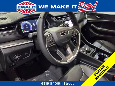 New 2025 Jeep Grand Cherokee L Limited w/ Black Appearance Package AWD/4WD image 6