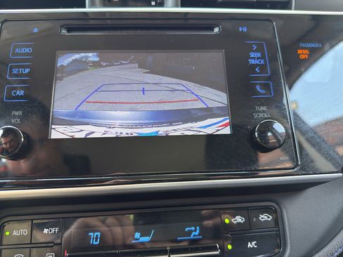 Used 2018 Toyota Corolla SE FWD image 33