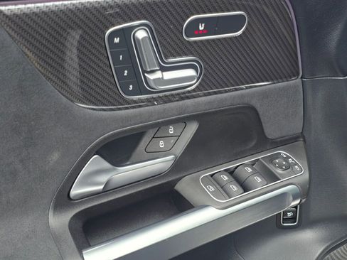 Used 2022 Mercedes-Benz GLB 35 AMG 4MATIC image 39