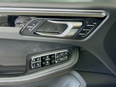 Used 2017 Porsche Macan Turbo w/ Premium Package Plus AWD/4WD image 24