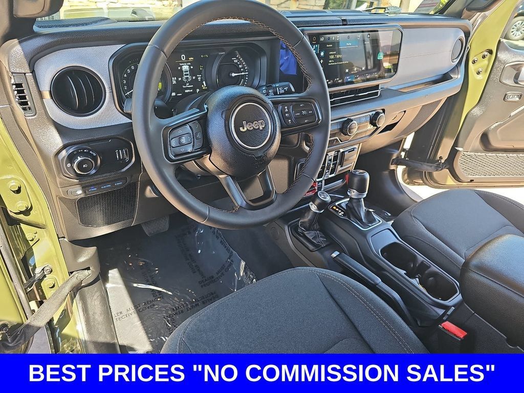 Used 2024 Jeep Wrangler Unlimited AWD/4WD image 15