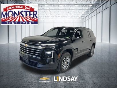 Used 2025 Chevrolet Traverse LT