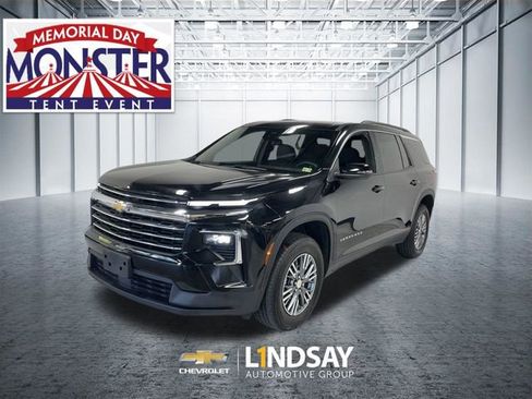 Used 2025 Chevrolet Traverse LT AWD/4WD image 1