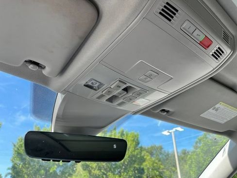 Used 2023 Volkswagen Tiguan SE w/ Panoramic Sunroof Package FWD image 14