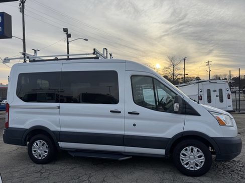 Used 2018 Ford Transit 150 XLT image 7