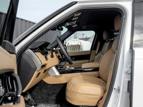 New 2026 Land Rover Range Rover Long Wheelbase SE AWD/4WD image 9