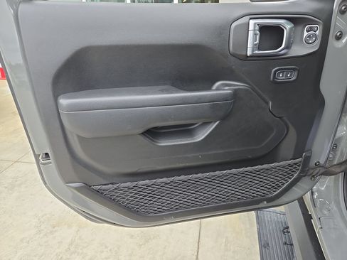 Used 2022 Jeep Gladiator Rubicon w/ LED Lighting Group AWD/4WD image 12