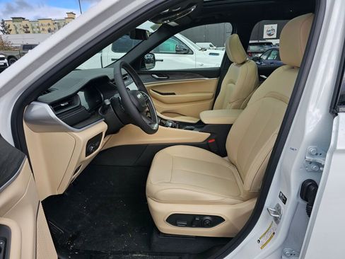 New 2026 Jeep Grand Cherokee Limited image 17